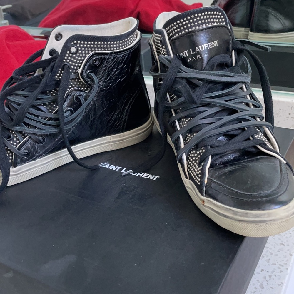 LOU SPIKES STUDDED HIGH-TOP SNEAKERS IN NAVY BLUE FABRIC AND CALFSKIN